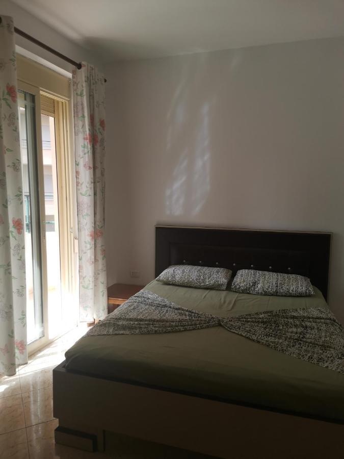 Home Vlorë Exteriör bild